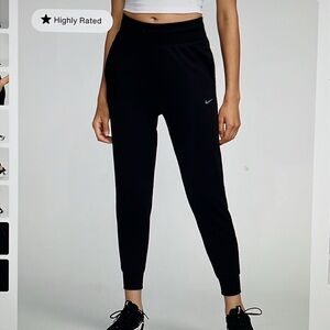 Women’s hardly worn Nike Therma-FIT One High-Waisted Joggers! Black Size Small